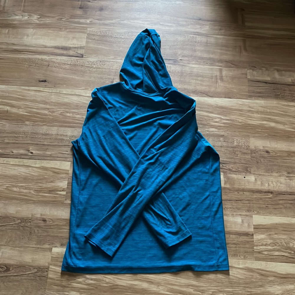 Nike long sleeve tee size medium. - Picture 6 of 6